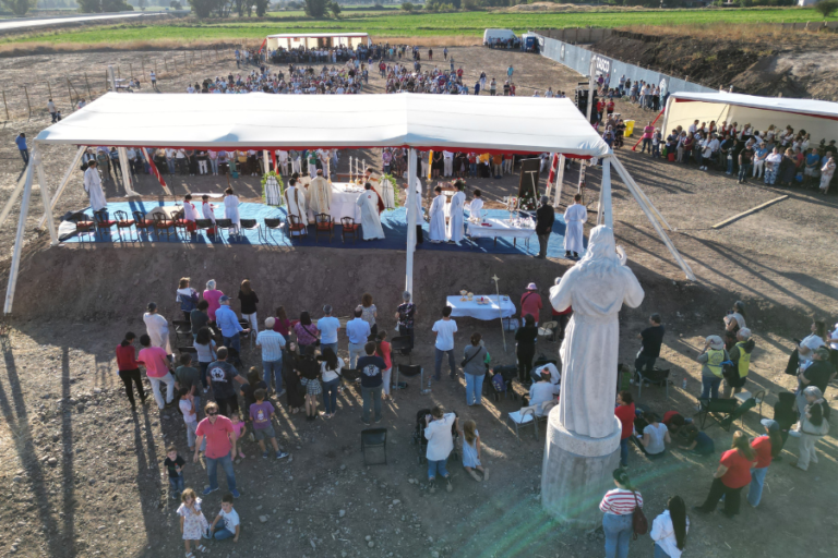 Más de 1.500 peregrinos vinieron a celebrar la Fiesta de la Misericordia