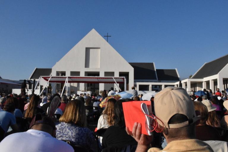 Cerca de 2.000 fieles asistieron a la Fiesta de la Divina Misericordia 2025