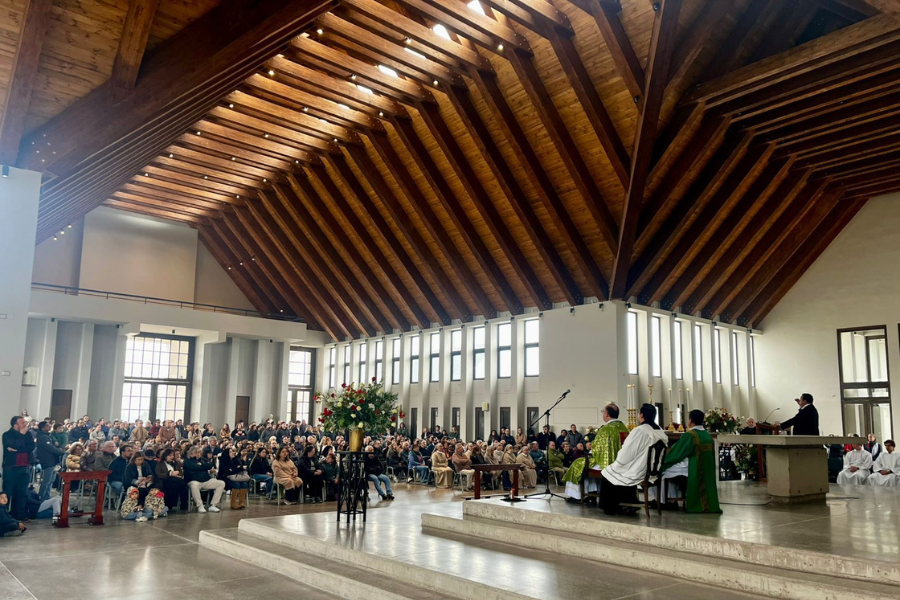 En este momento estás viendo Celebramos nuestra primera Misa en la iglesia nueva